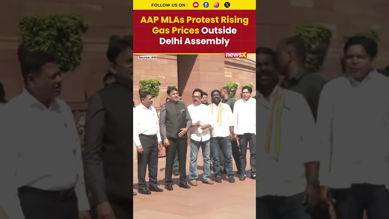 Opposition MPs including Mallikarjun Kharge protest over LPG supply issue in Parliament #lpg