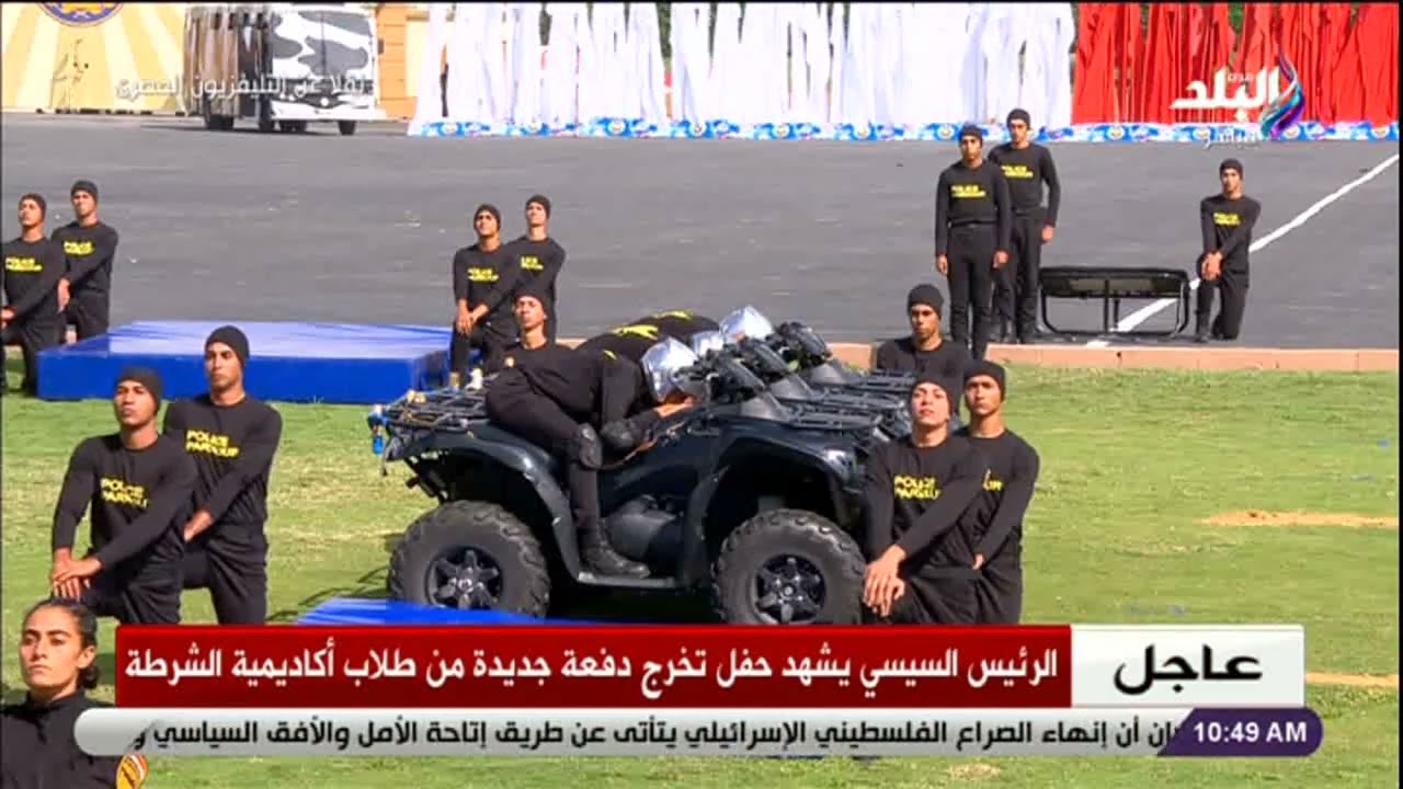 رجال وسيدات.. طلبة كلية الشرطة يبدعون في القفز من أعلى السيارات
