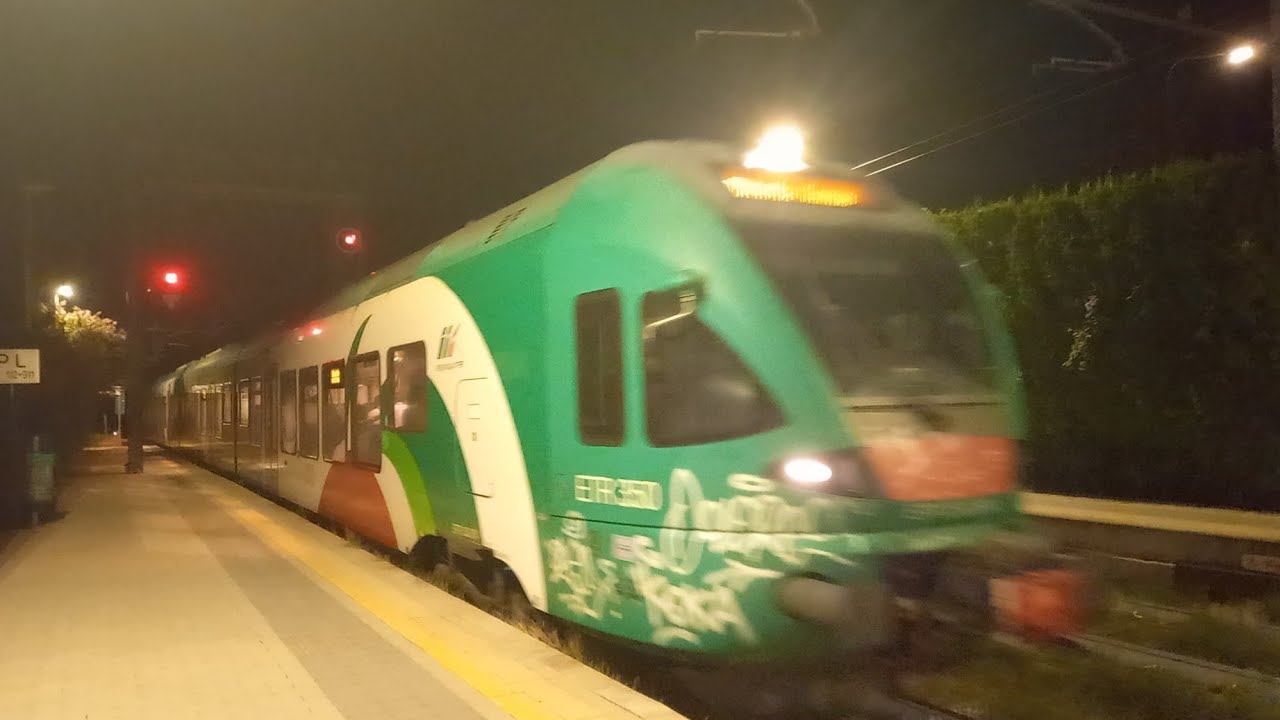Arrivo e partenza Regionale 17789 Pianoro-Porretta Terme alla stazione di Sasso Marconi