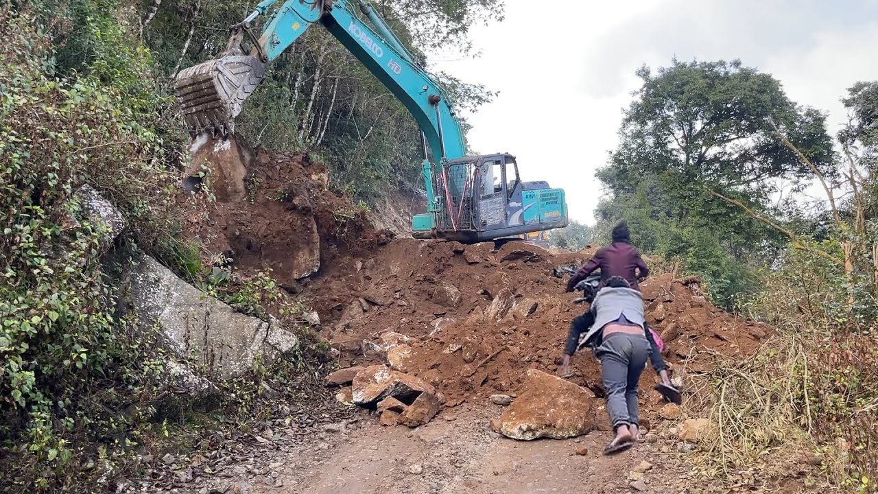 STONE QUARRY HILL Road Construction with Kobelco Excavator and JCB Backhoe