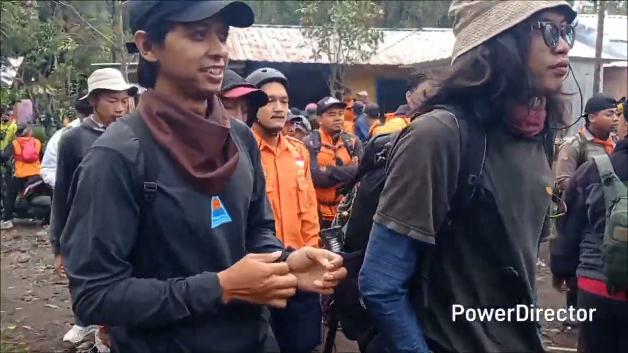TERKINI BUKIT MONGKRANG,PENCARIAN HILANGNYA PENDAKI DARI KARANGANYAR 