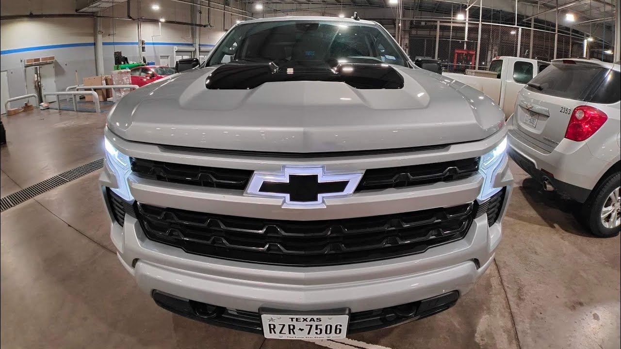 Refreshed rst silverado gets trailboss/zr2 hood