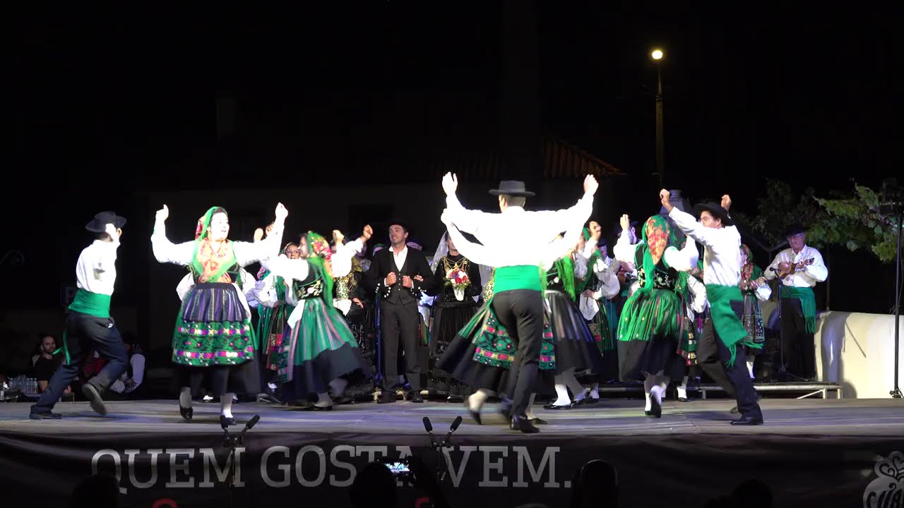Portuguese folk dance: Ritinha, Vira das desfolhadas, Águas do Lima & Chula de roda