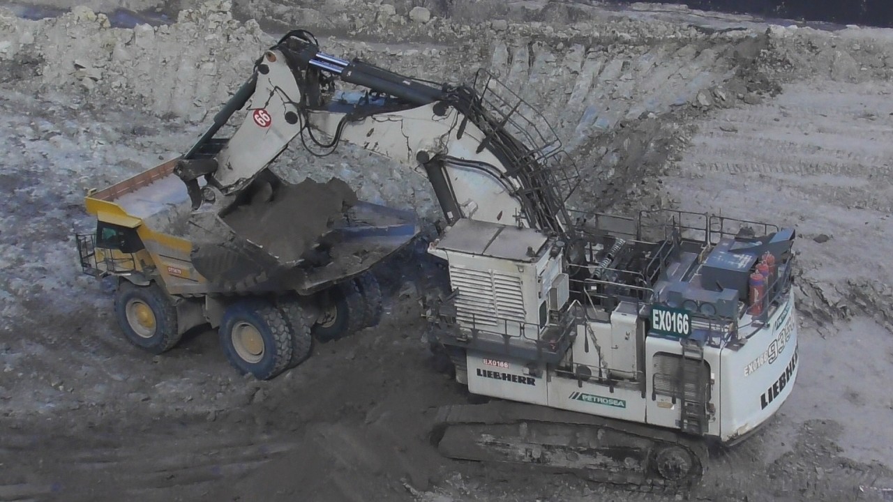 Giant Liebherr R9350 Excavator in Action with Komatsu & Caterpillar Dump Trucks