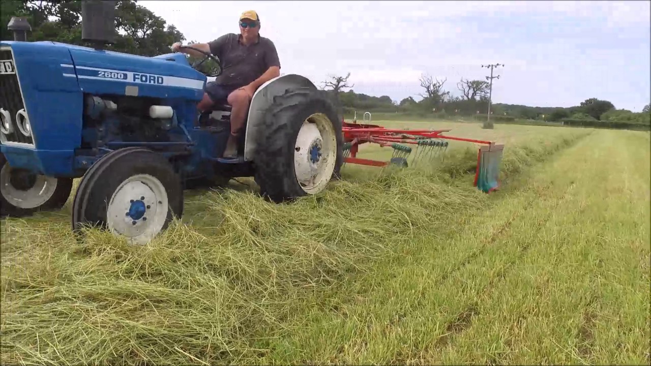 Ford 2600 with Kverneland single rotor rake