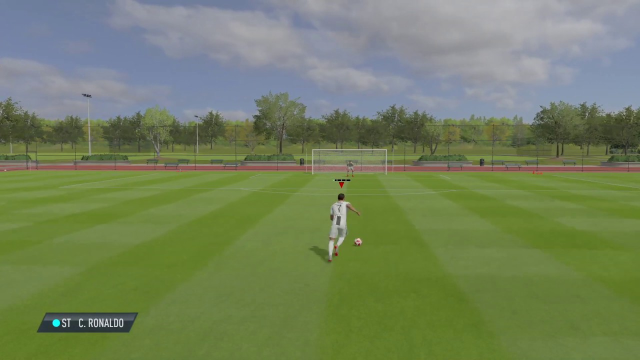 FIFA 19 SKILL MOVES - Rabona Fake (while jogging)