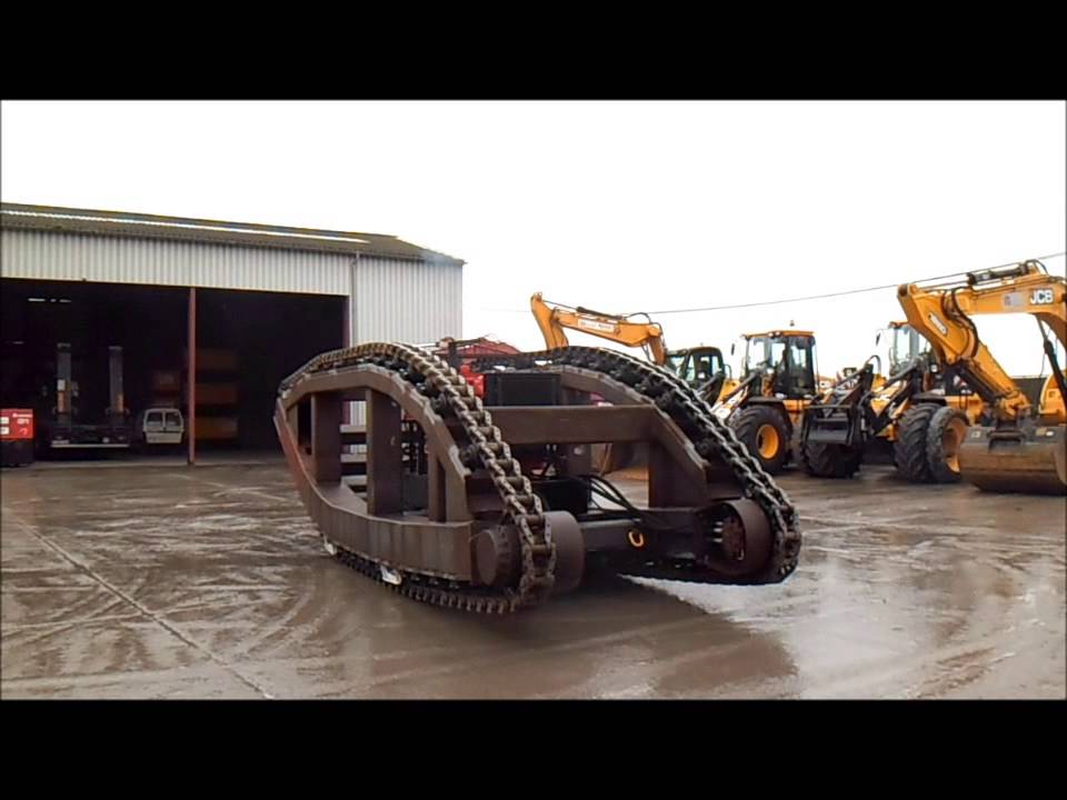 spinning WWI tank replica Poelkapelle