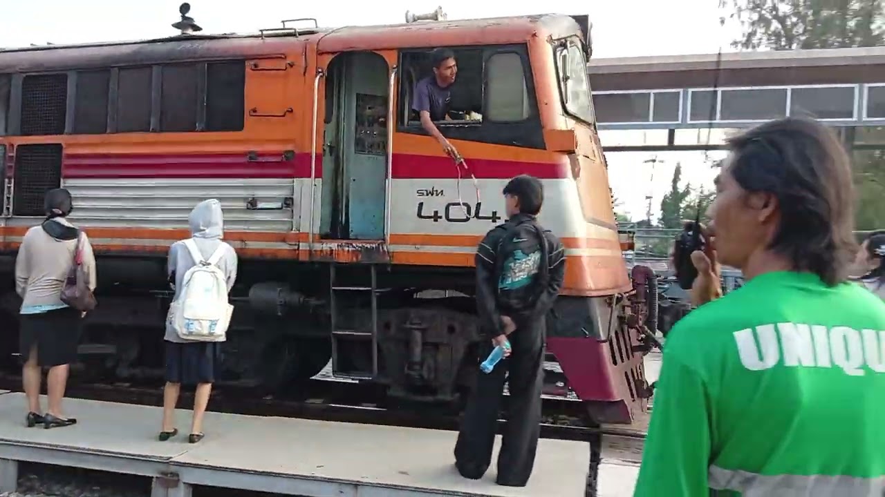 ขบวน 212 ตะพานหิน-กรุงเทพ(หัวลำโพง) เข้าจอดที่ จันเสน ล่าช้า 3 นาที(ผมพูดคำว่า ge ผิดต้องขออภัยด้วย)