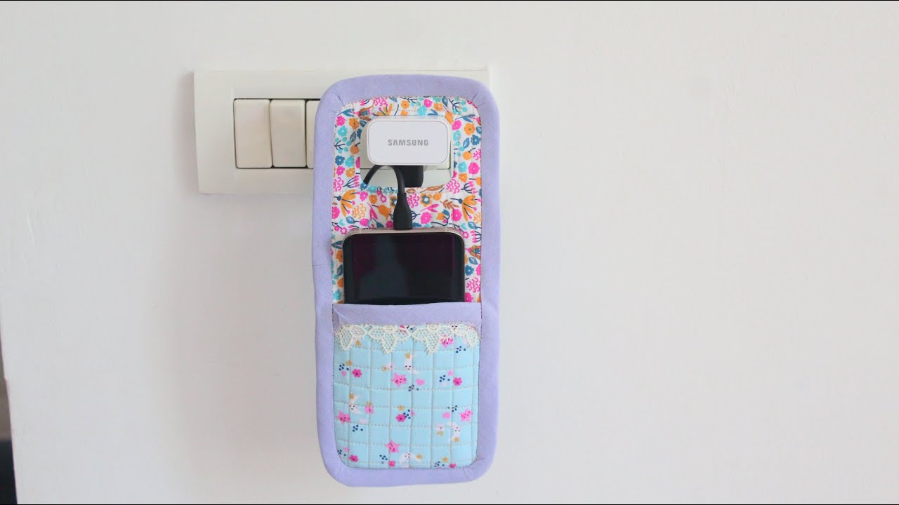 QUILTED PHONE CHARGER HOLDER