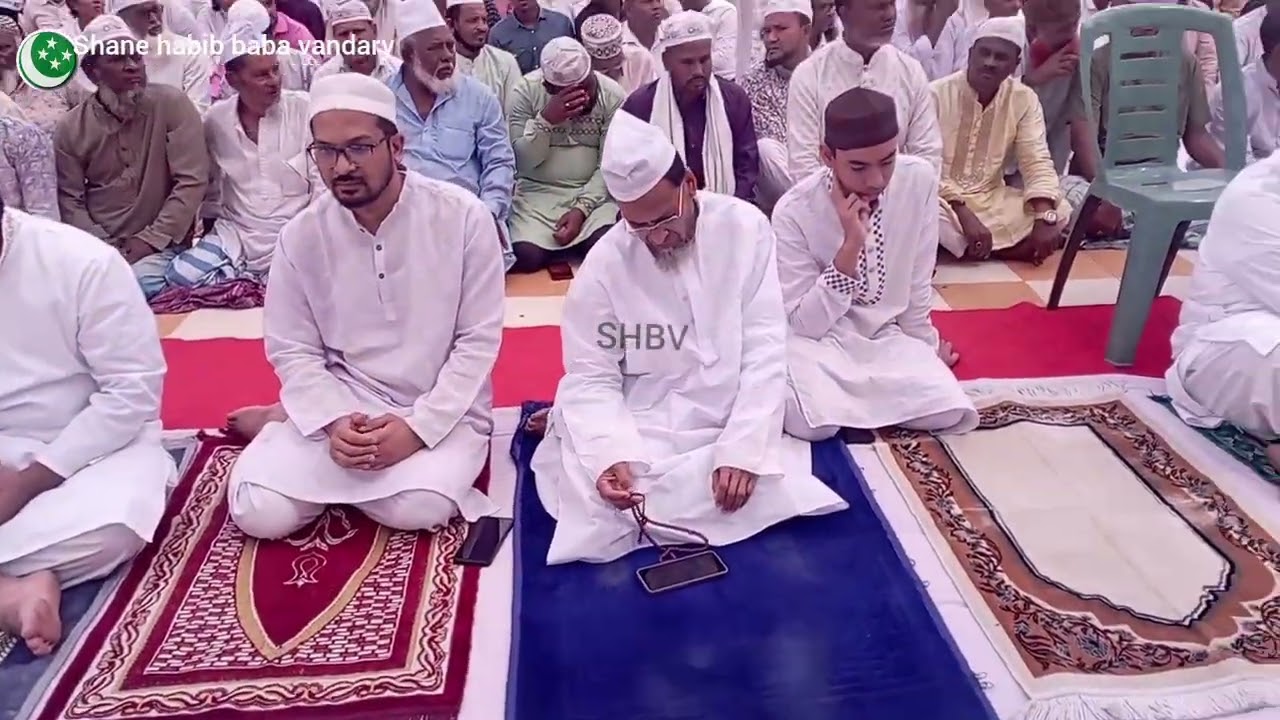 মহান ৭ই ফাল্গুন মাইজভান্ডার শাহী মাঠে সকল মঞ্জিলের শাহজাদাগন এক সাথে জুমার সালাত আদায় করেন।