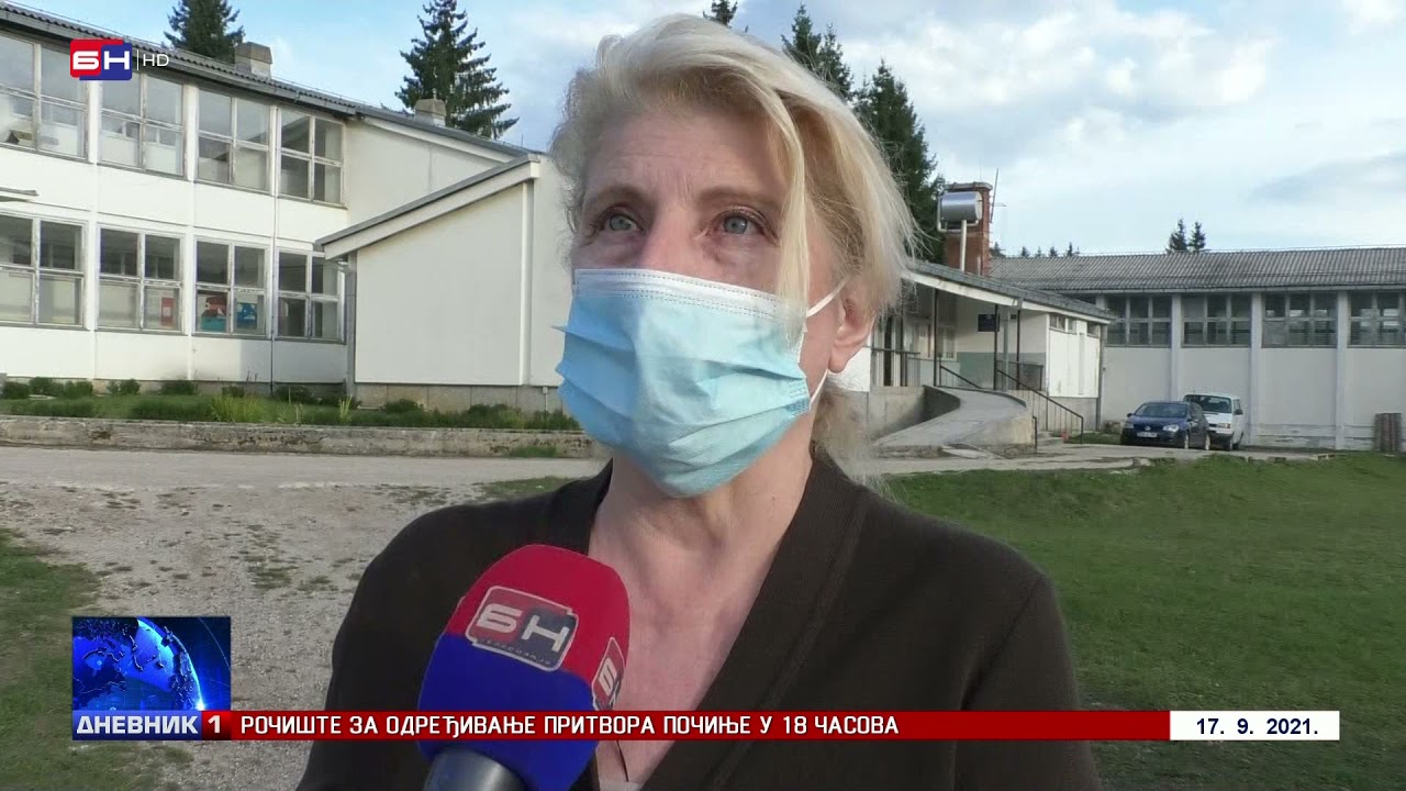 Protest nezadovoljnih roditelja ispred osnovne škole 