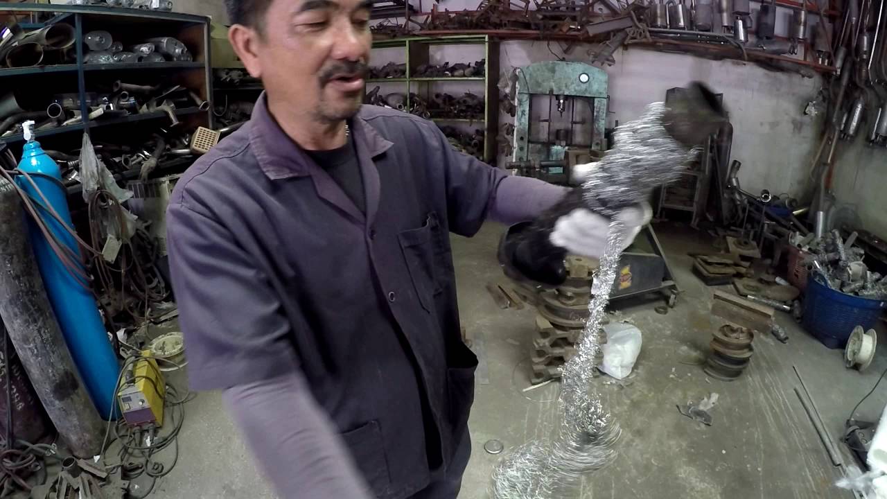ตอนที่ 65 - ผ่าท่อมอเตอร์ไซค์กันจะๆ ไปดูกันว่ามีอะไรบ้าง - Johnrider