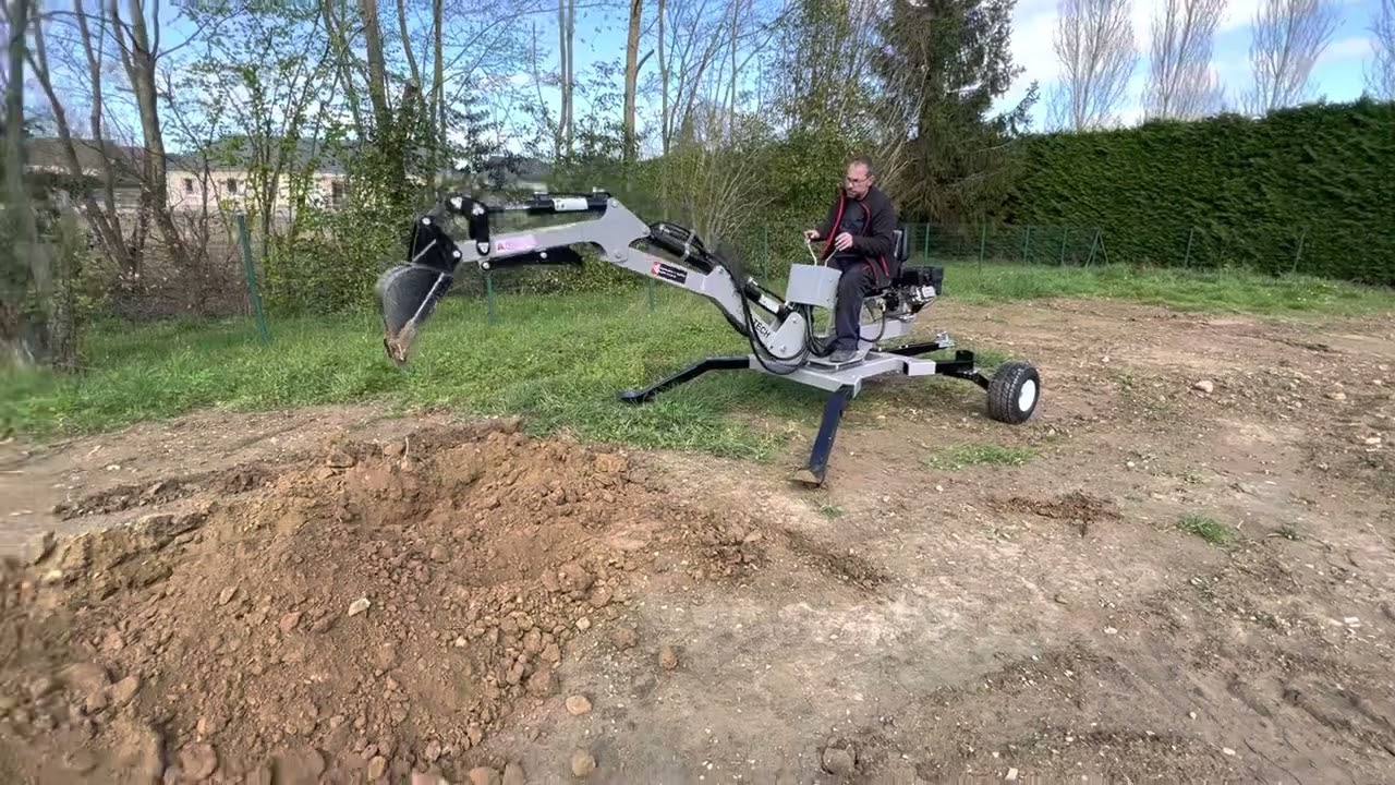 Mini pelle araign&eacute;e 10cv sur tourelle 360