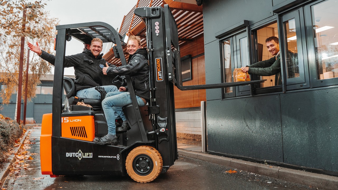 Machines afleveren voor Vebrion én met de heftruck door de McDrive! 🍔😂