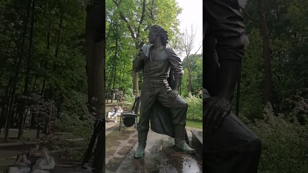 Памятник Игорю Талькову в городе Щекино