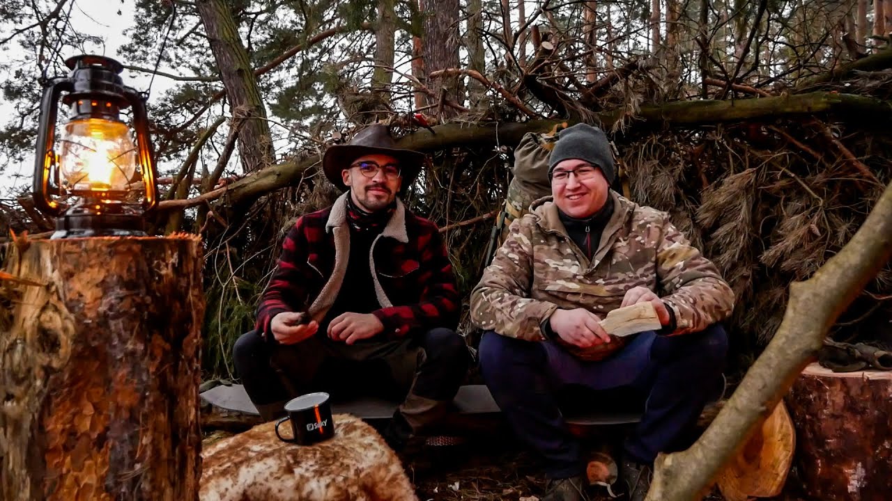 Misza robi Beuf Strogonow w kociołku- biwak nad rzeką. Bushcraft kontrowersyjny