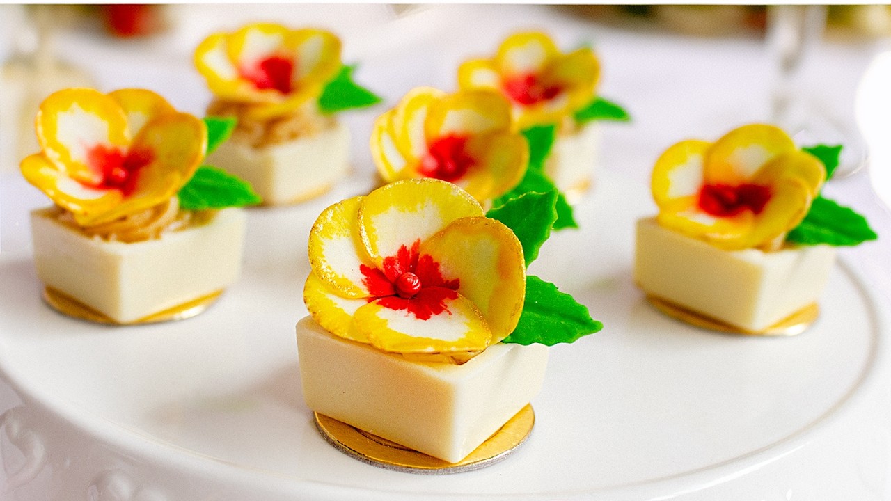 FIZ DOCES FINOS COM FLOR HIBISCO DE ACÚÇAR - Tiago Mauro