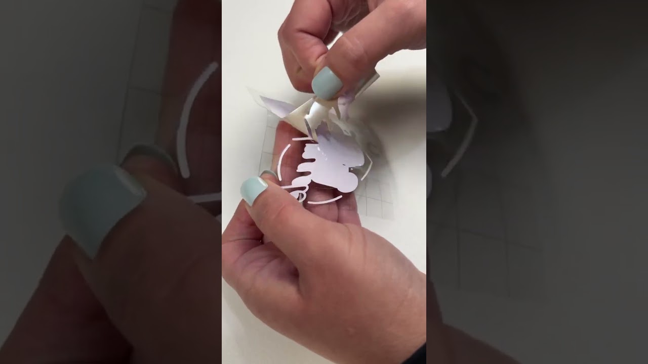 Cricut beginner vinyl tips: how to do reverse weeding  #cricut #cricutvinyl