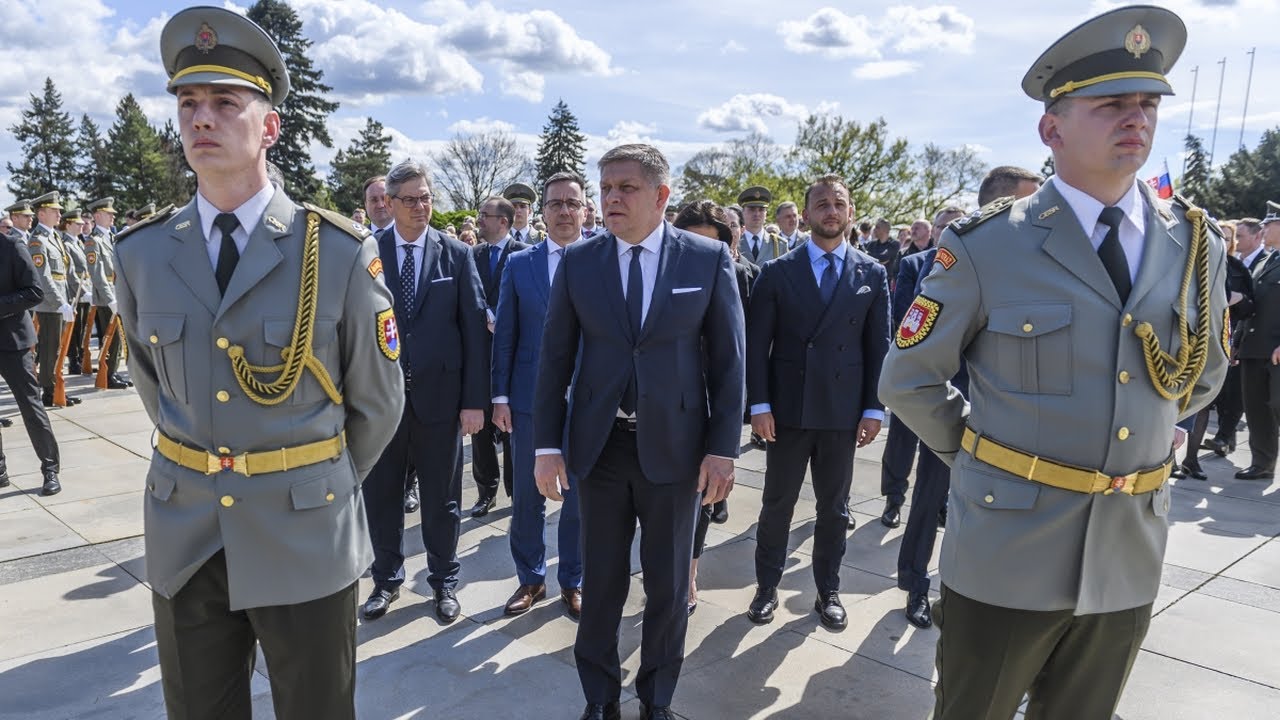 Na Slavíne si uctili koniec 2. svetovej vojny, Fico vystúpil s prejavom