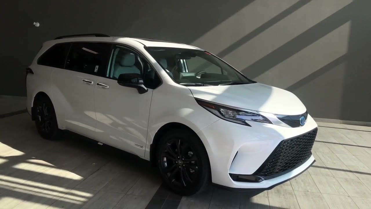 2021 Toyota Sienna Hybrid XSE 7-Passenger FWD Review