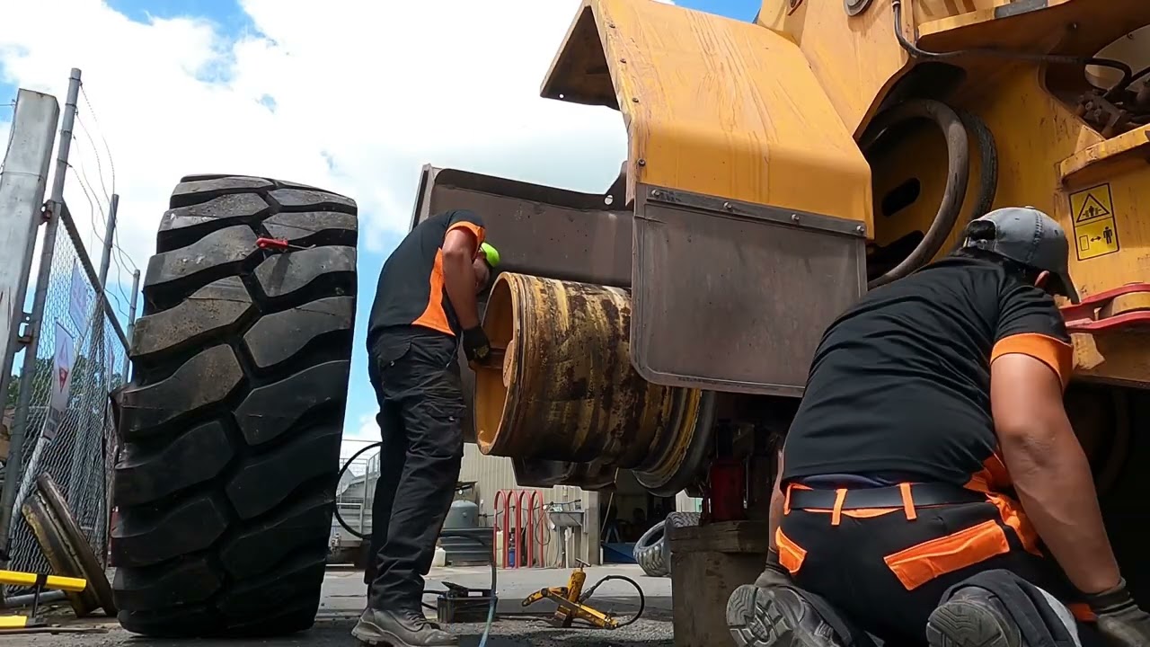 Change loader tyre tubeless 26.5-25