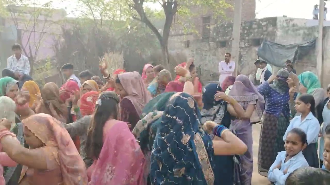 चाल कसूती चाले गोरा देसी डांस 