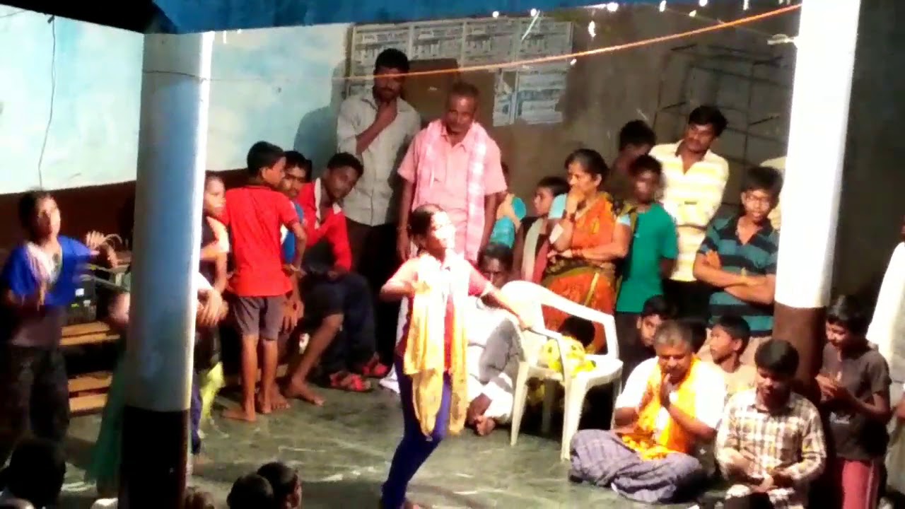 Children dance in ampolu