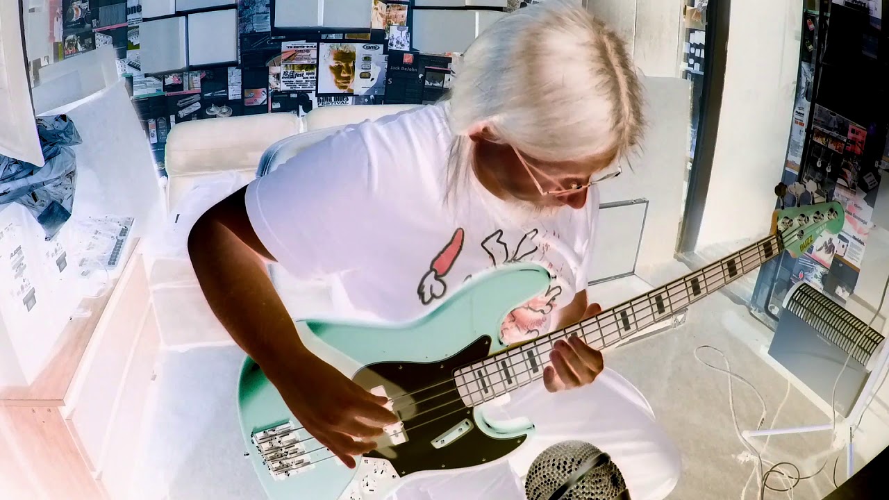 Uprising - bass cover (Buzz Wasp & Ampeg Svp pro)