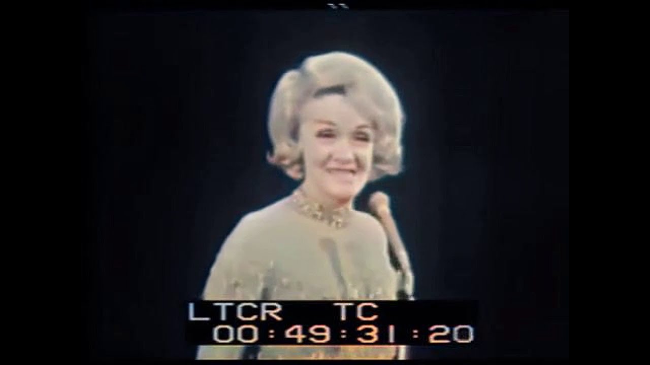 Marlene Dietrich - Royal Variety Performance (Prince Of Wales Theatre) [High Quality , In Color ]