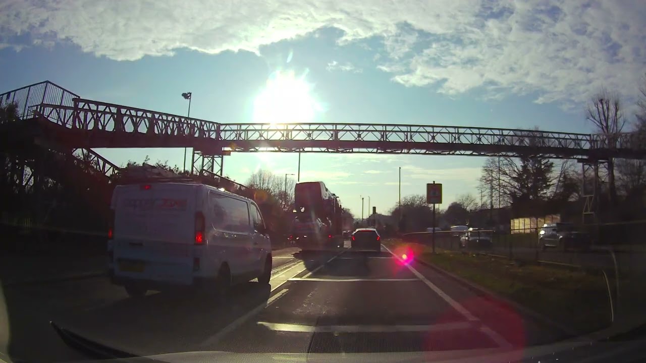 Friday Afternoon UK Driving: Twickenham Street View Traffic - England