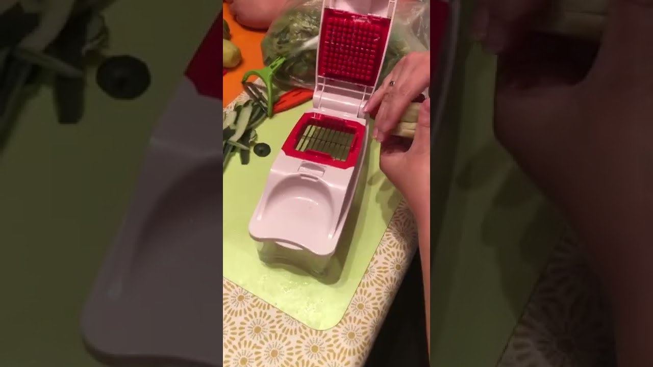 Demonstration du Super Dicer by Tupperware