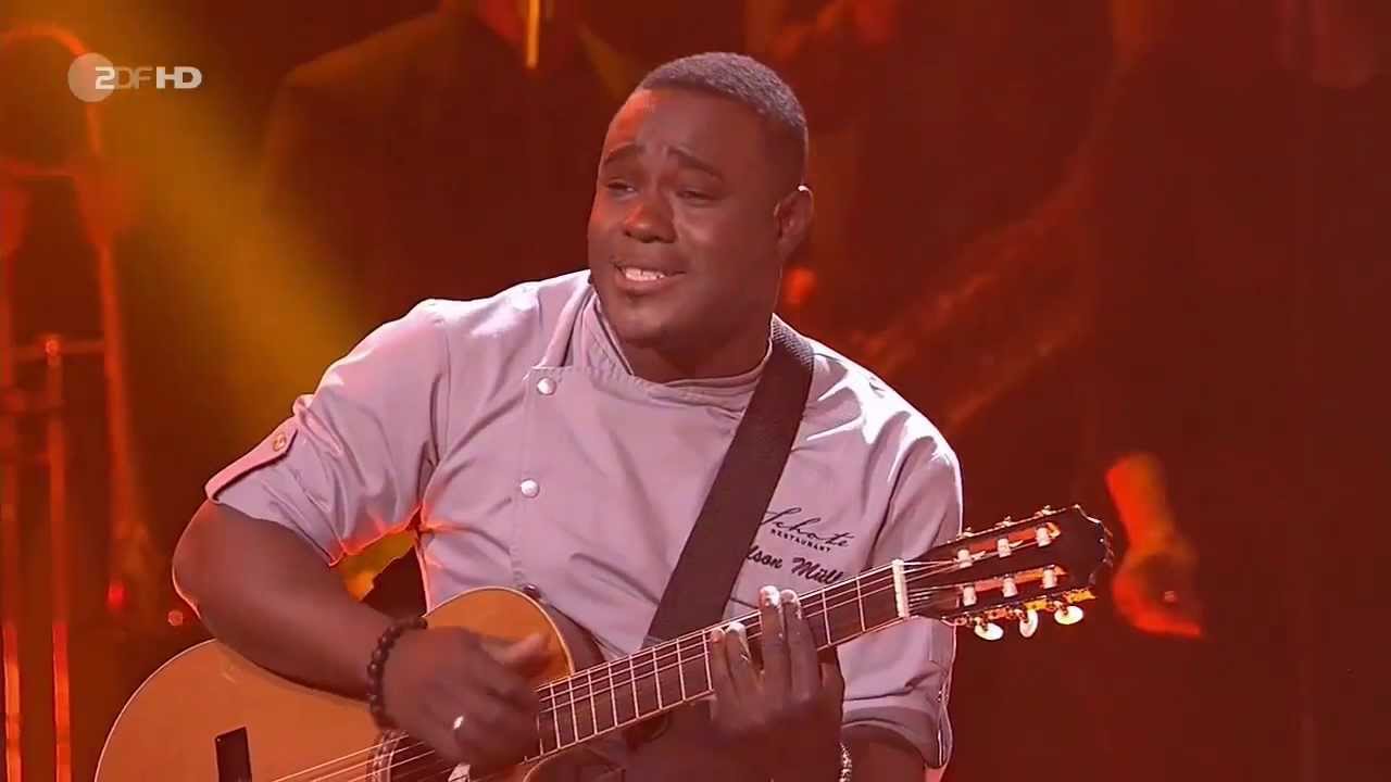 Starkoch Nelson Müller singt in der Show von Helene Fischer im Velodrom in Berlin - ZDF HD