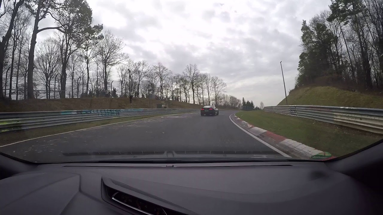 Ford Focus RS terrorizing a Chevy Camaro ZL1 on the Nordschleife - 08.04.2018