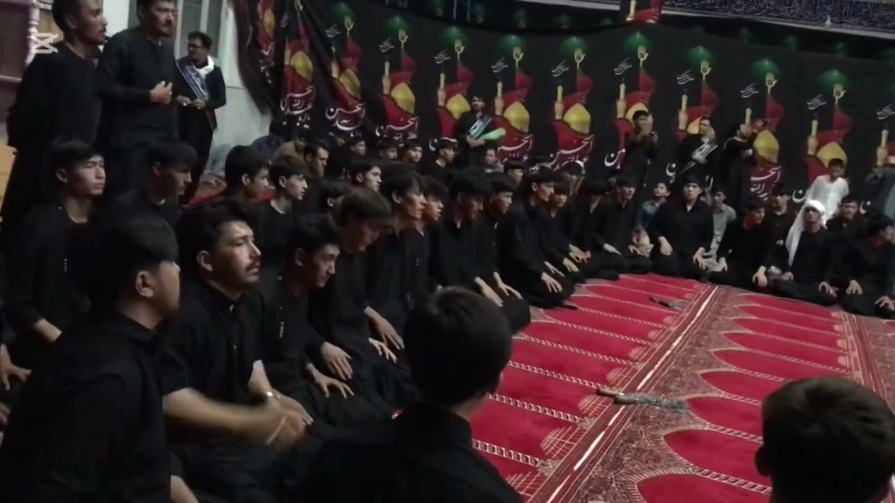 نوحه خواندن پسر سیزده ساله در مسجد جامع جبرییل هرات🖤🏴