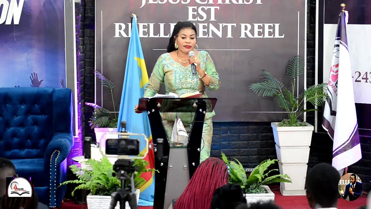 LA BENEDICTION DU PERE AVEC LA MATRIARCHE ZOE AMULI