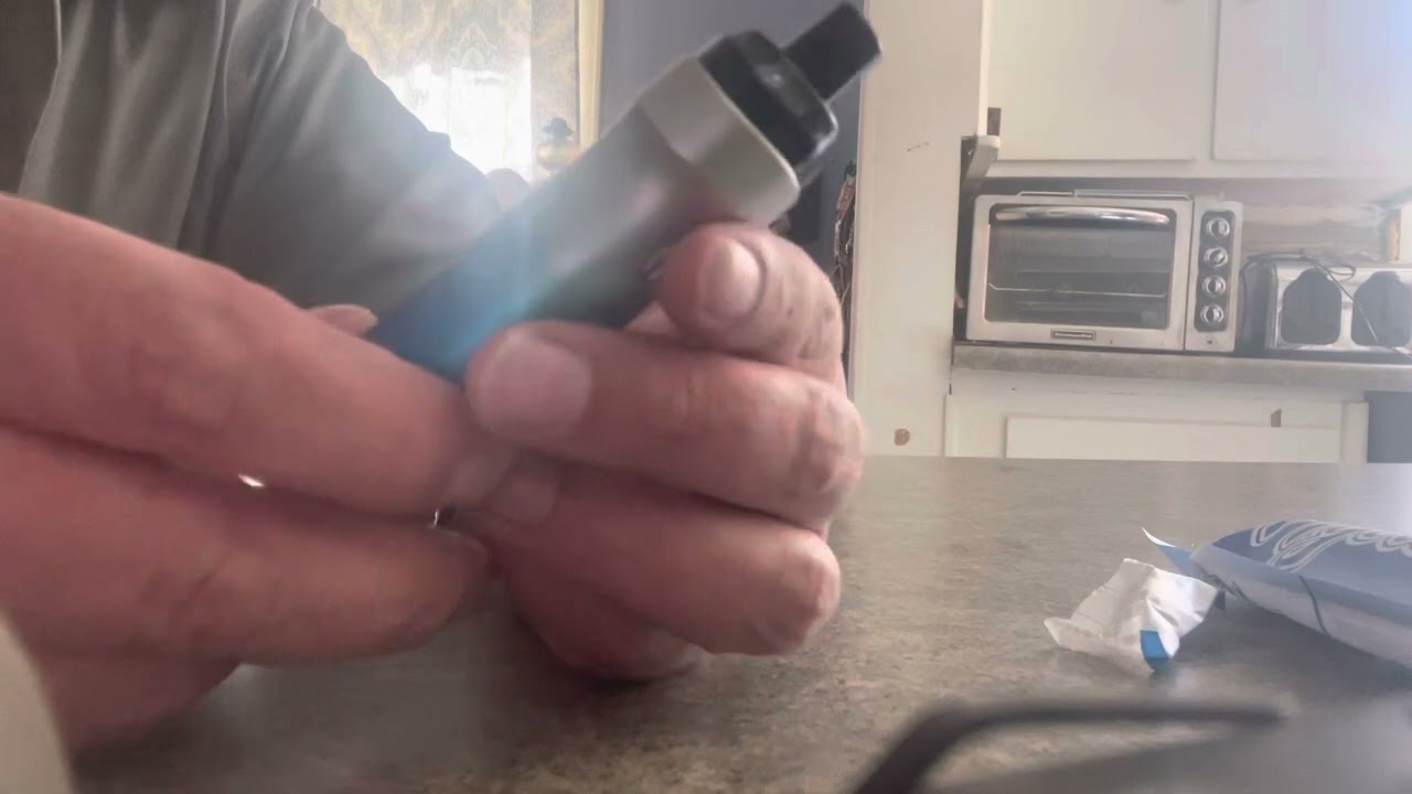 Hyde MAG 4500 puff 5% SALT NIC DISPOSABLE VAPE BLUE RAZZ ICE ECIG VAPORIZER 10ml UNBOXING AND REVIEW