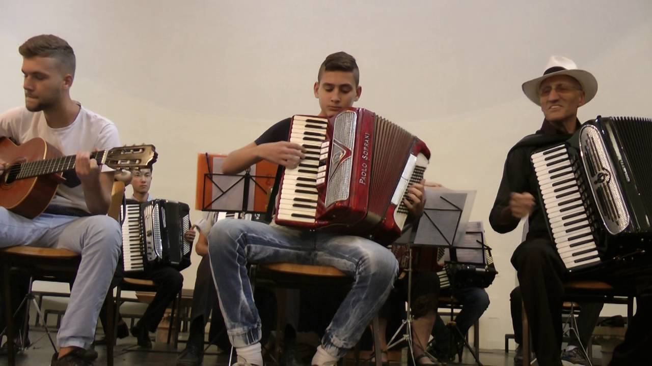 אמיל איבינדר האקורדיוניסט הוירטואוז עם נכדיו  באבו גוש 20.10.16 Emil Aybinder