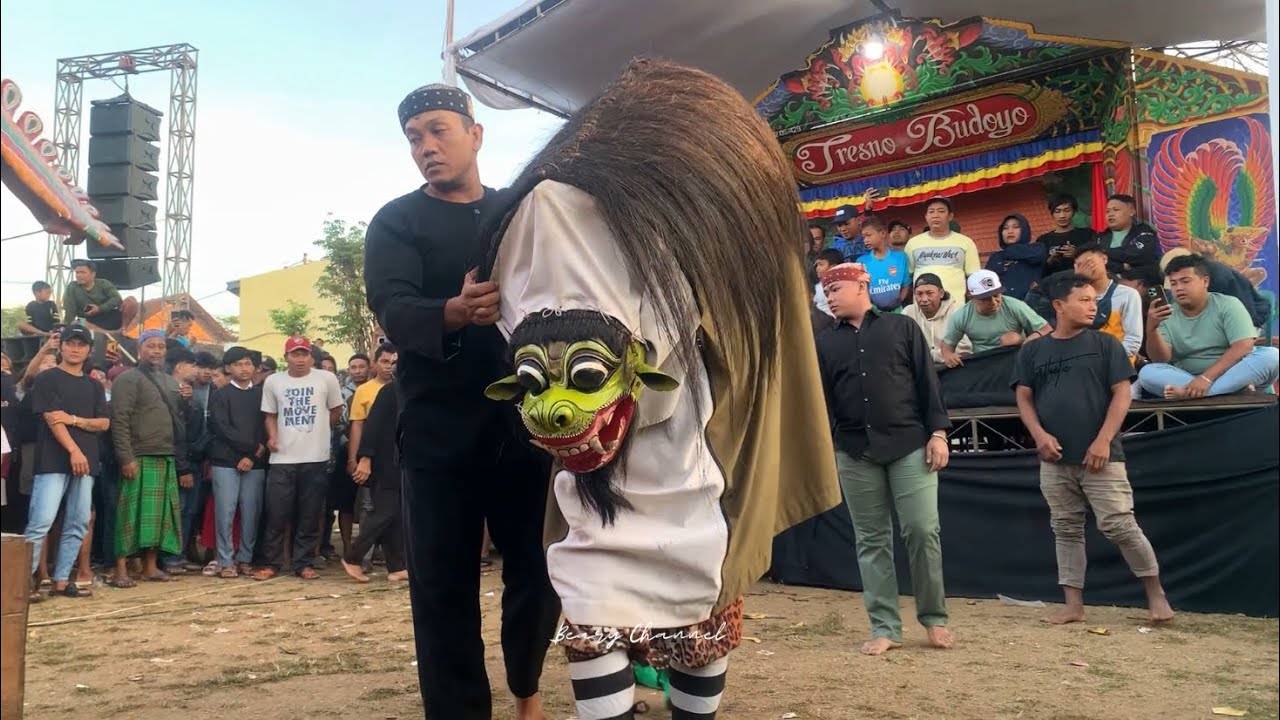 MACAN MACANAN BARONG KEMIREN at LAPANGAN KALIPURO - BANYUWANGI