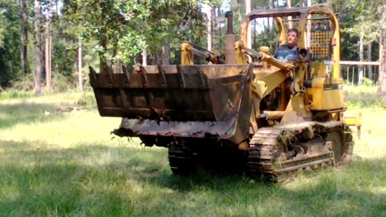 Guy Buying An International 125E Dozer