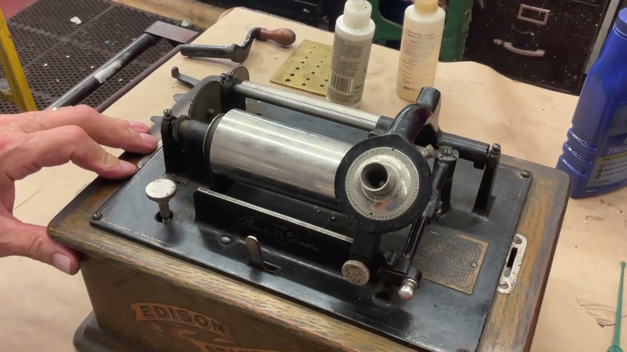 1900. How to oil your Edison cylinder phonograph. ￼