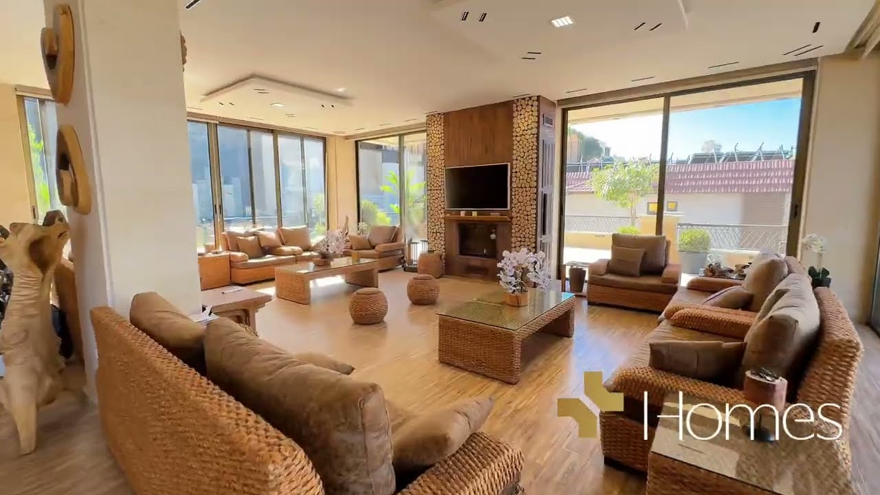 فيلا مستقلة للبيع في اول طريق المطار  منطقة رجم عميش / Stand-alone villa for sale