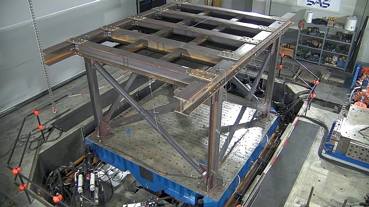 Shake table test on a false ceiling system according to ICC ES AC156 (2015) e ISO 13033: 2013