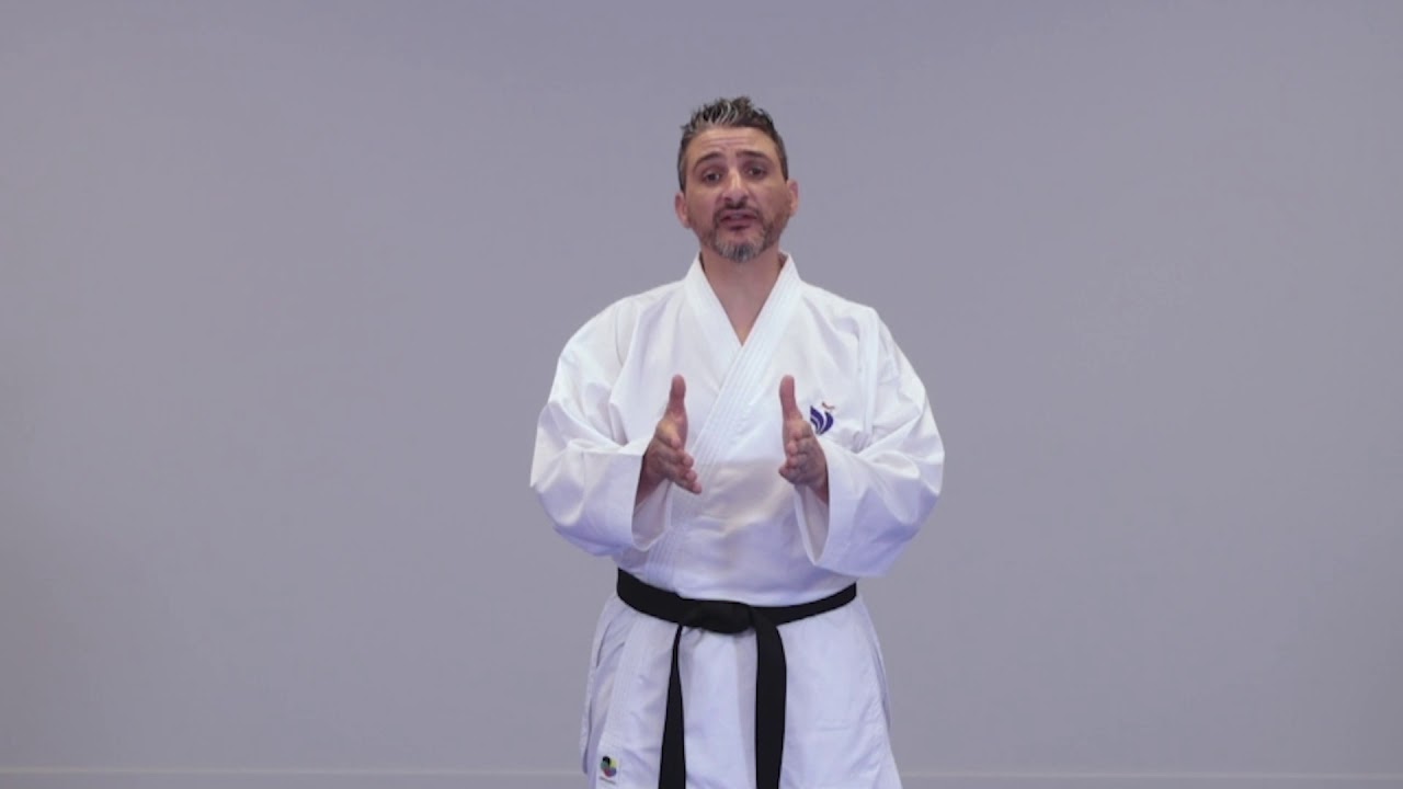 Travail sur les différentes formes de déplacements au karaté avec Cecil Boulesnane