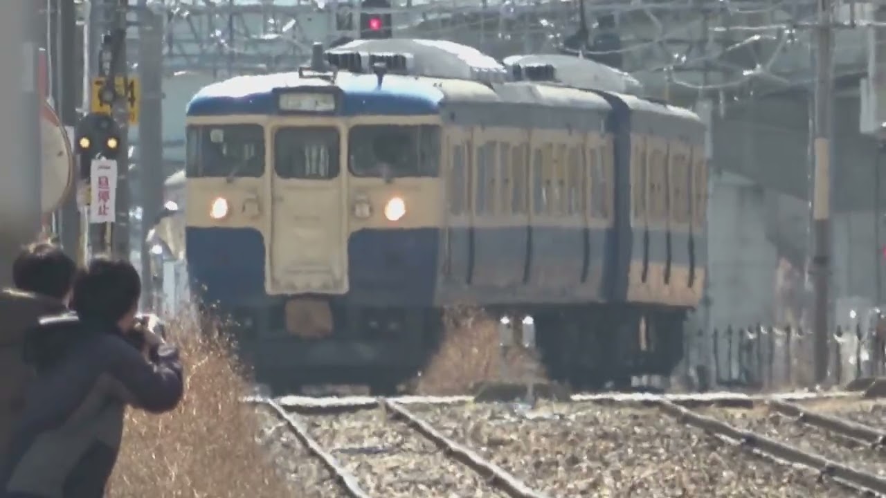 最後の本線走行は「回送」表示で運行し、沿線では多くのファンから見送られ、本線走行が無い長野総合車両センターへ入場した、しなの鉄道115系S1編成「しなの鉄道色」しなの鉄道115系S9編成「横須賀色」。