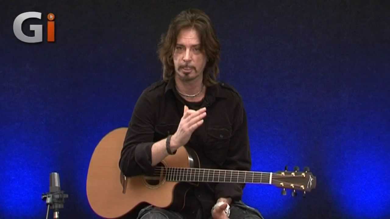 Lowden Richard Thompson Signature F35-C-RT Acoustic Review - Michael Casswell - Guitar Interactive