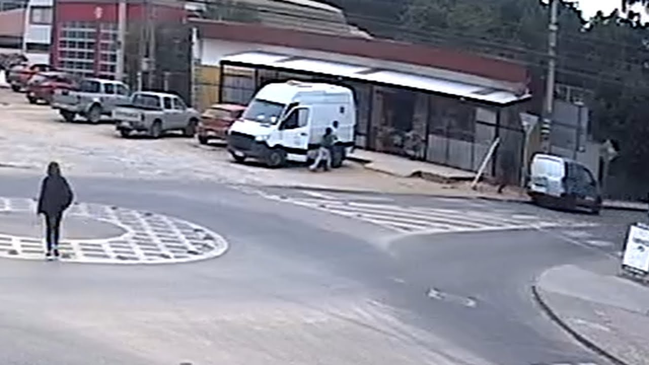 Asalto a camión de cigarros en Algarrobo | 24 Horas - Red Valparaíso