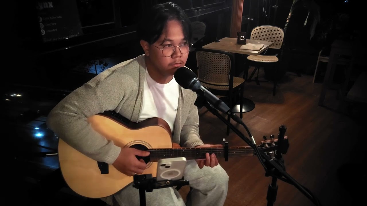 Sugarfree — Burnout cover by Lynx Reburiano at Homu Cafe Baguio Filipino Singer Live Band Music