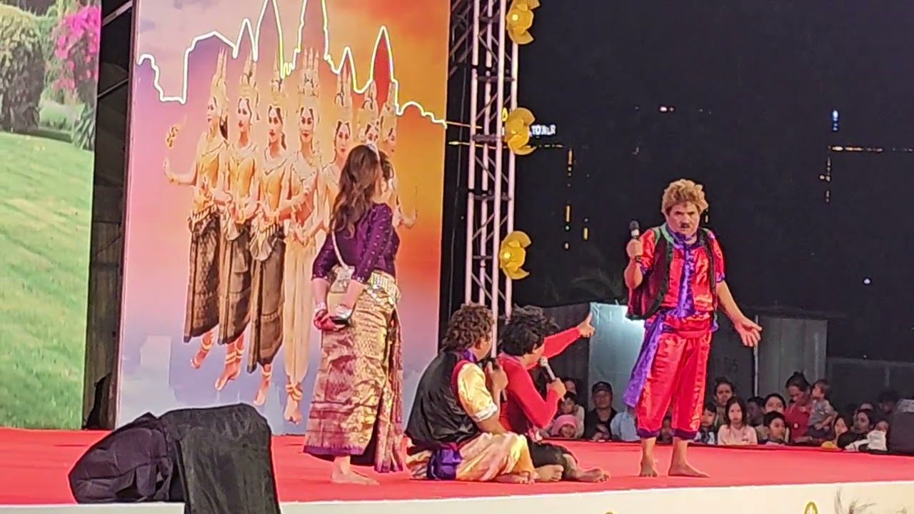 កំប្លែងនៅល្ខោនបាសាក់ភីសុគន្ធី នាយហើម នាយប៉ាវE