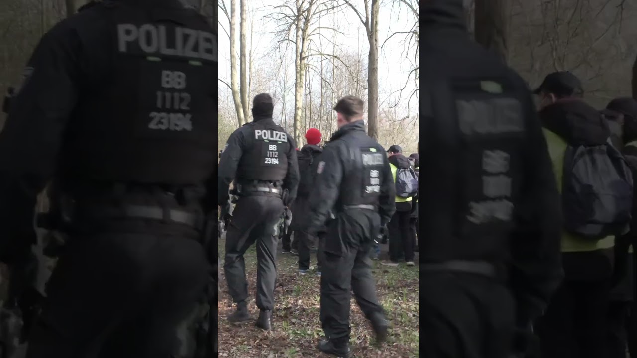 Aktivisten tricksen die Polizei aus #widersetzen #polizei #j&uuml;terburg #noafd  #demo