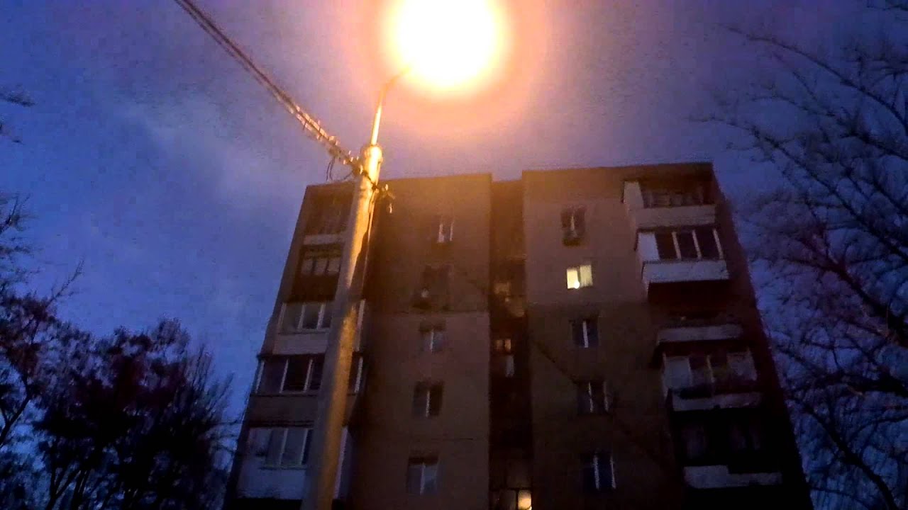 Городская подворотня - Дом ,Фонарь, Мусорник...  /  City gateway - House , street lamp , trash ...